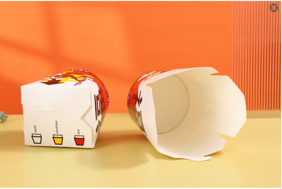 Custom Logo Printed Kraft Paper Noodle Box Biodegradable Food Box With Handle UV Protection And Matt Lamination